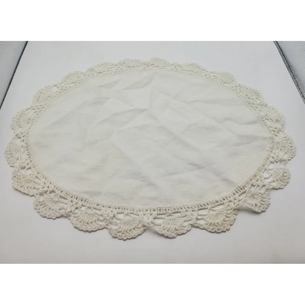 Vintage Mid-Century Small Oval Linen Doily Hand Crochet Lace Trim 13x10